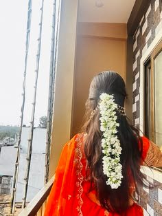 hidden face dp for girls in saree photo