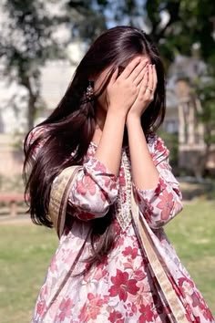 hide face girl pic for Instagram profile dp