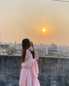 cute hidden face girl pic for Instagram dp