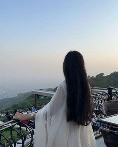 hidden face dp for girls in saree photo