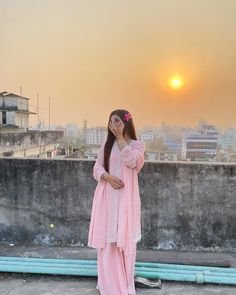 cute hidden face girl pic for Instagram dp