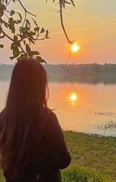 stylish girl pic hiding face for profile photo