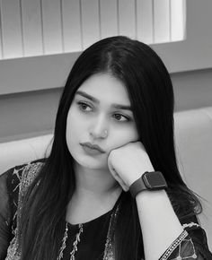 beautiful girl dp for whatsapp simple pic