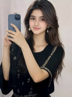 cute girl whatsapp dp for profile pic